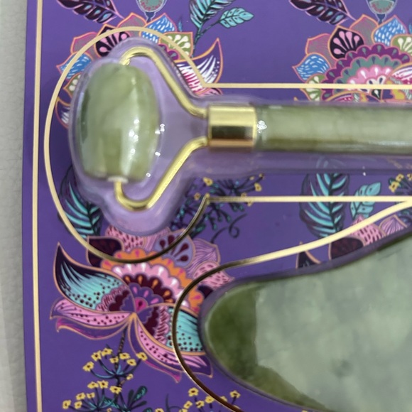 ARETE & ATHENE • Jade Roller & Gua Sha Set • - Picture 4 of 5